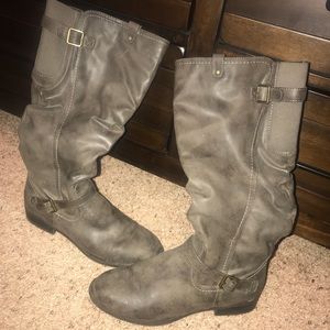 BEAUTIFUL knee high boots!